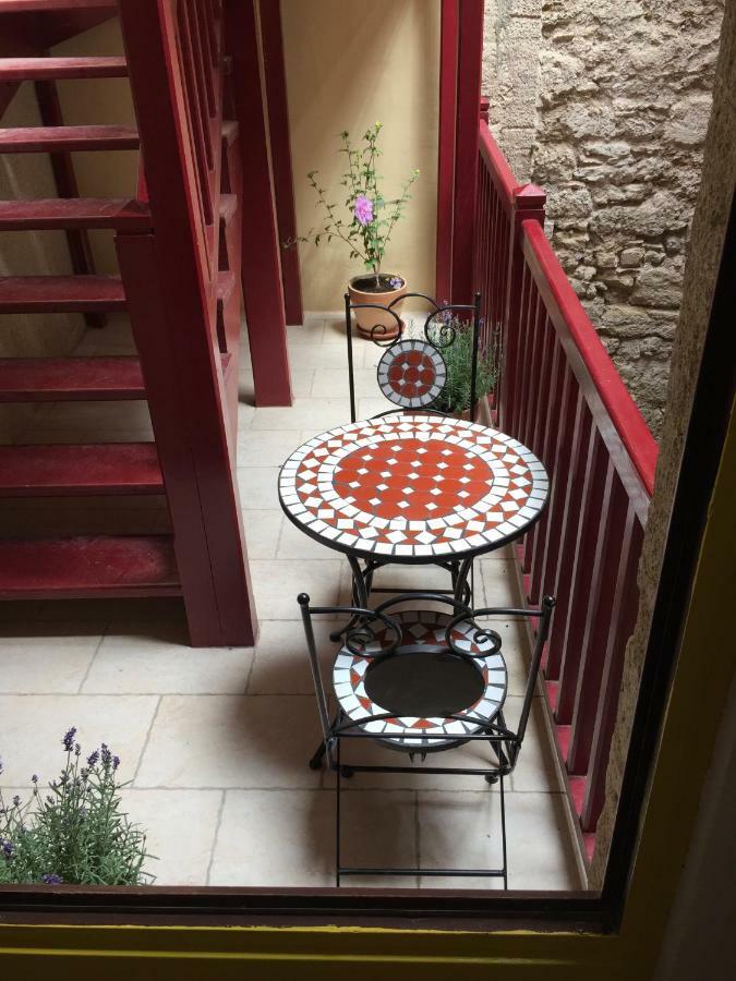 La Porte Rouge Pezenas Exterior photo
